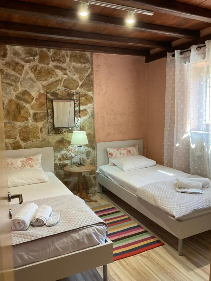 네아 로다 Stonehouse & Casa Al Sole E Al Mare 빌라 외부 사진